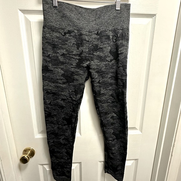 Gymshark Camo Leggings - Picture 2 of 4